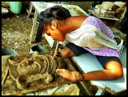 indian sculptor (photo credit unknown)